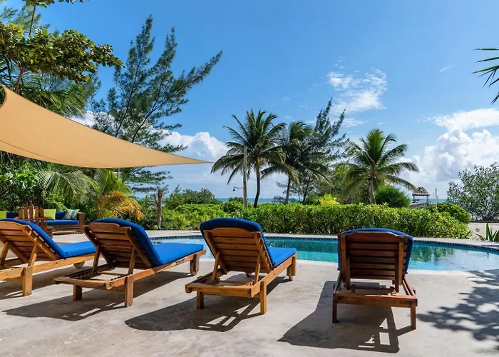 6br Beachfront Pool, Dock & Rooftop Villa