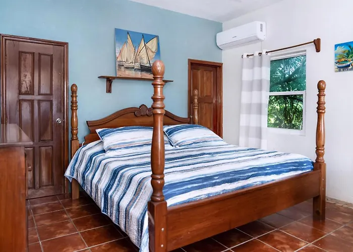 Villa 6br Beachfront Pool, Dock & Rooftop *