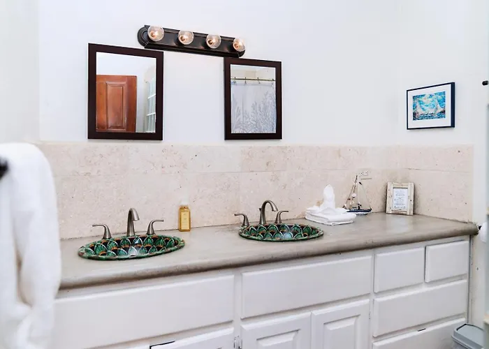 6br Beachfront Pool, Dock & Rooftop * San Pedro (Ambergris Caye)