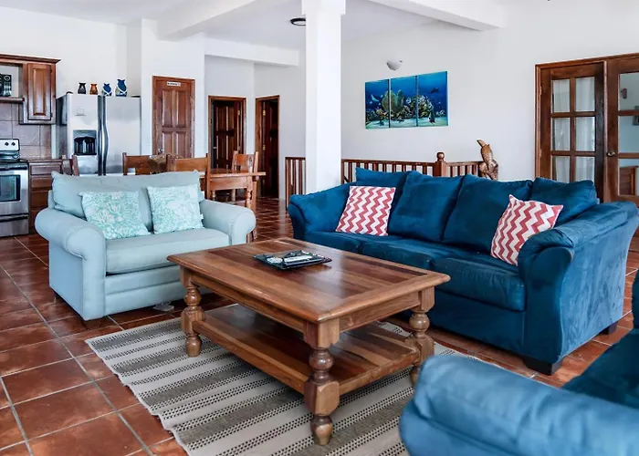 6br Beachfront Pool, Dock & Rooftop San Pedro (Ambergris Caye)