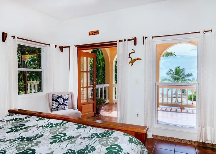 6br Beachfront Pool, Dock & Rooftop * San Pedro (Ambergris Caye)
