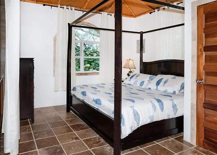 6br Beachfront Pool, Dock & Rooftop Villa *