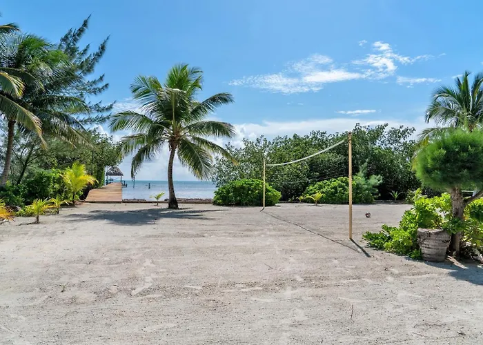 6br Beachfront Pool, Dock & Rooftop * San Pedro (Ambergris Caye)